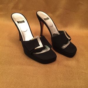 STUART WEITZMAN BLACK SANDALS